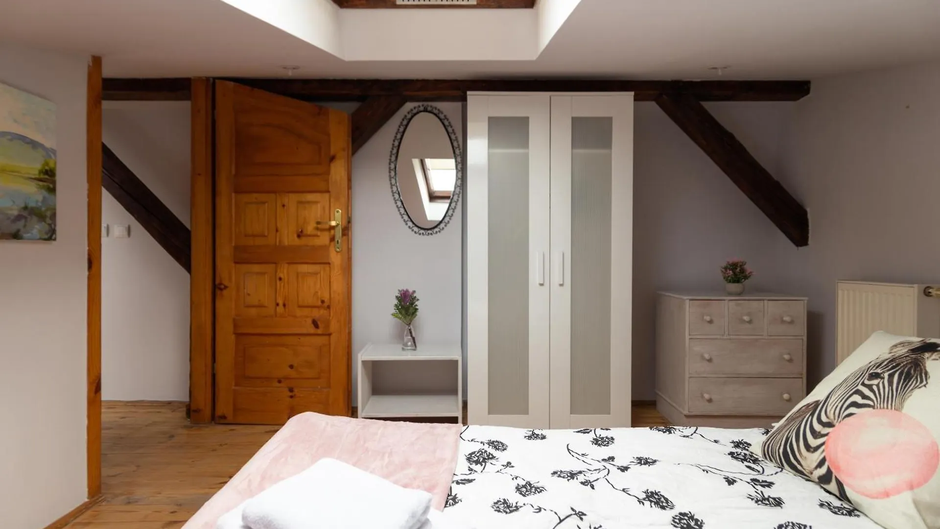 Sky'S The Limit! Spacey Loft Krakow Apartment