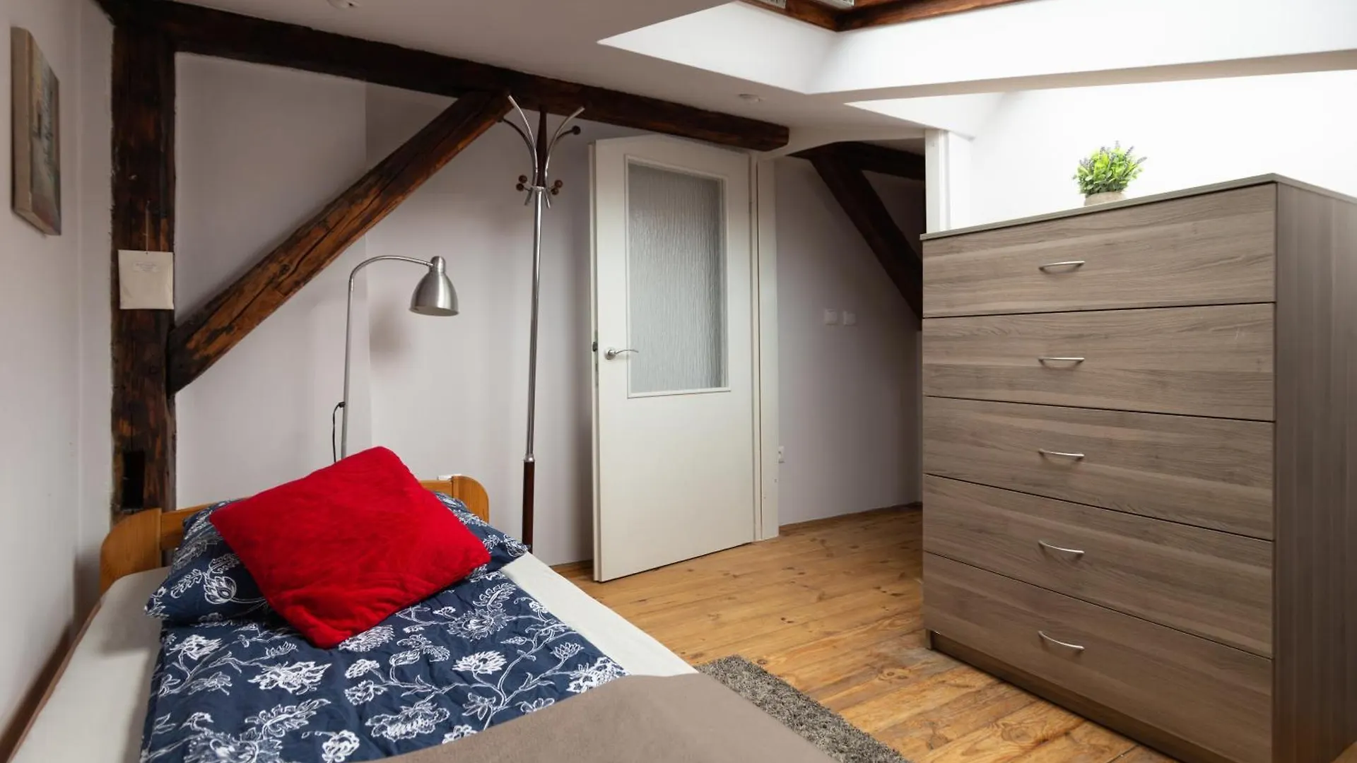Apartment Sky'S The Limit! Spacey Loft Krakow Poland