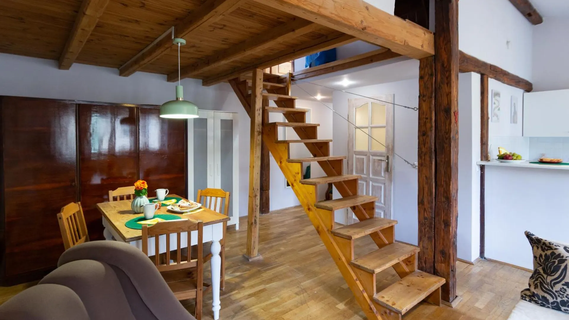 Sky'S The Limit! Spacey Loft Krakow Poland