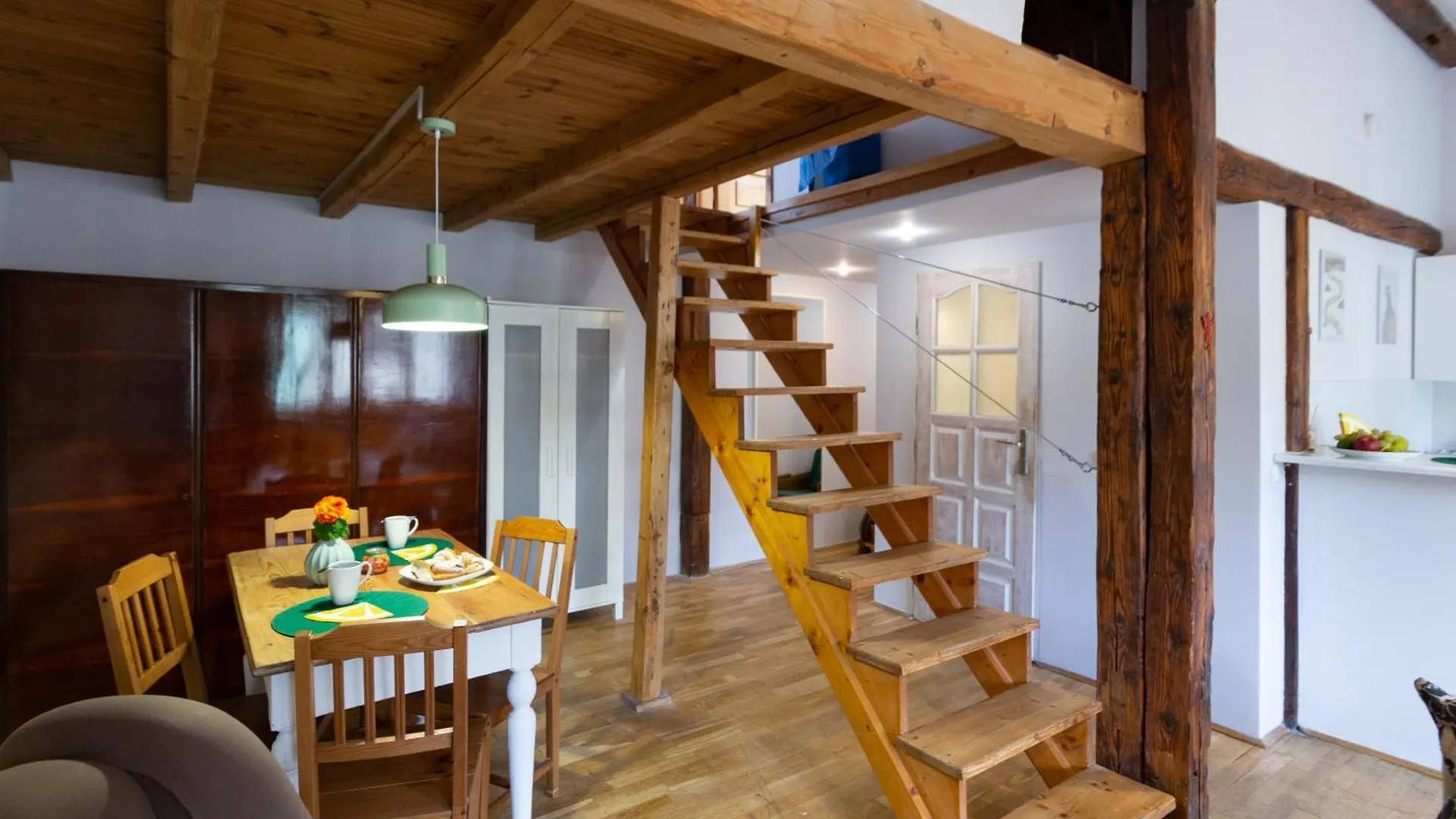 Sky'S The Limit! Spacey Loft Krakow Apartment